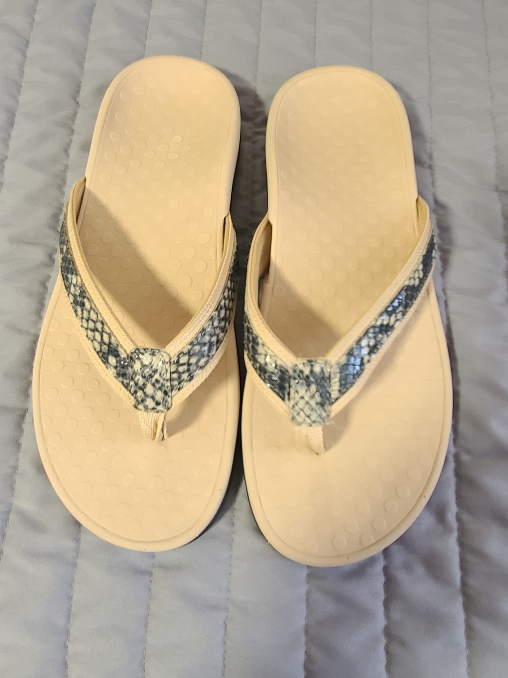 Vionic Cream Flip Flop Sandals with Blue Snake-Print Straps